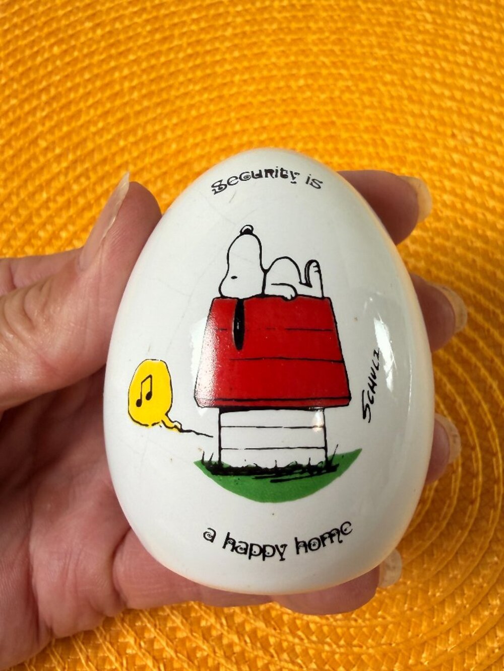 Vintage 1970's PEANUTS Snoopy Ceramic egg "Security is A Happy Home"